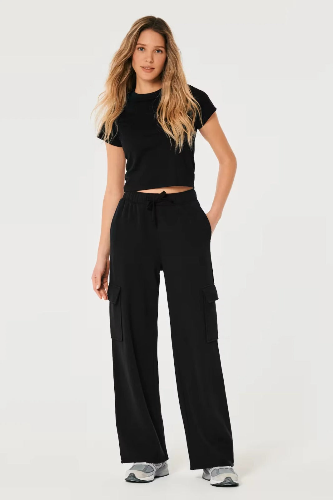 PURE BLACK HIGH WAISTED CARGO SWEATPANT