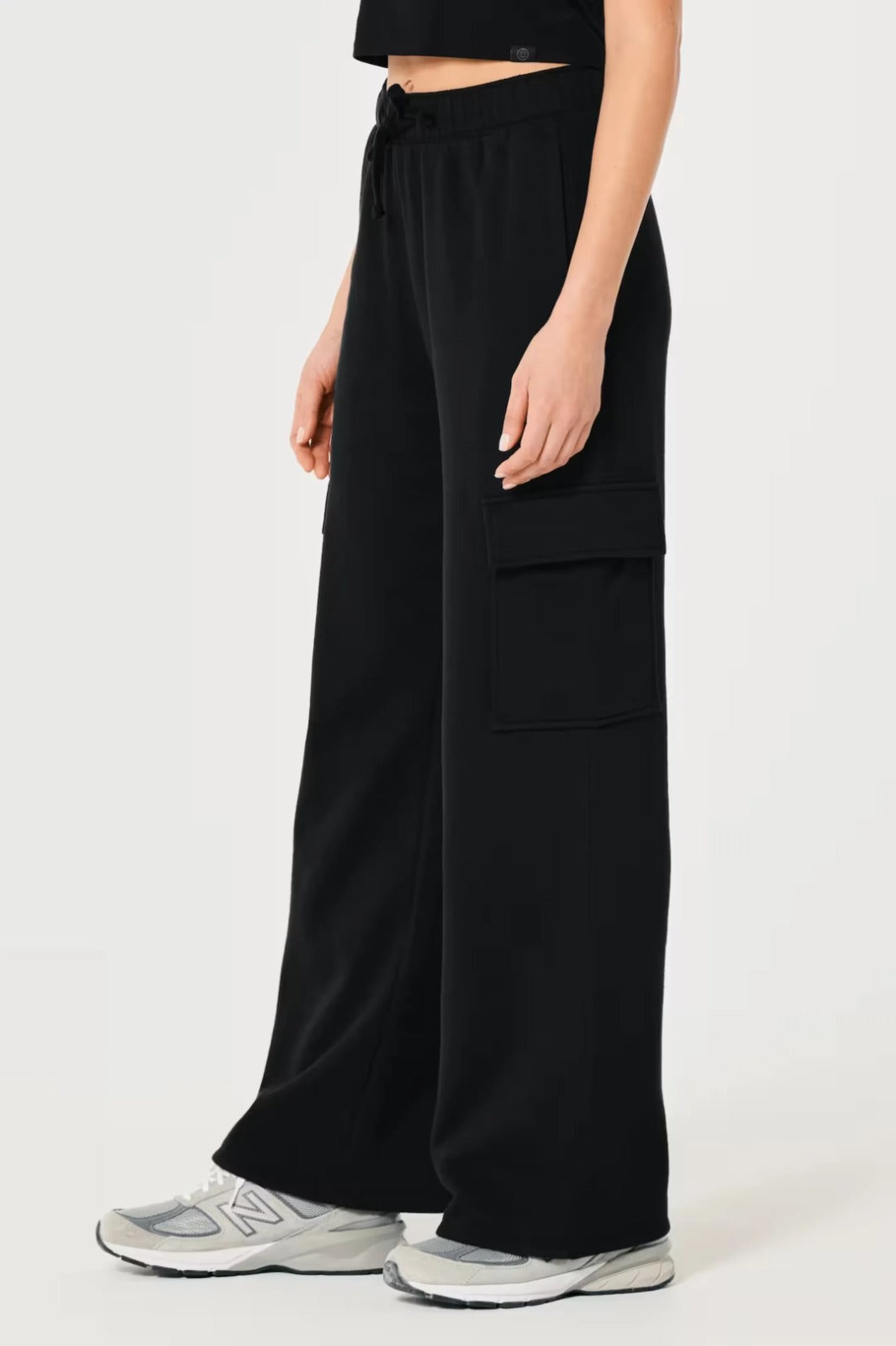 PURE BLACK HIGH WAISTED CARGO SWEATPANT