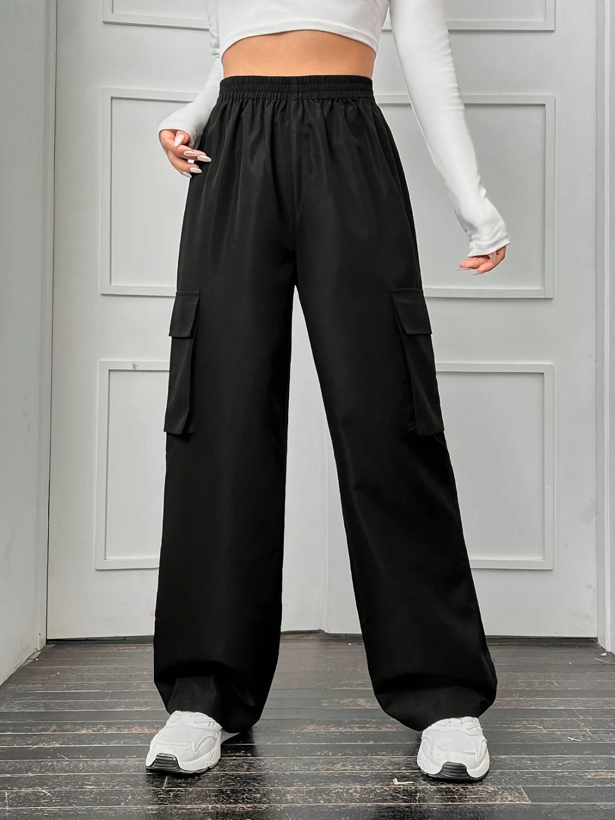 BLACK HIGH WAISTED CARGO SWEATPANT